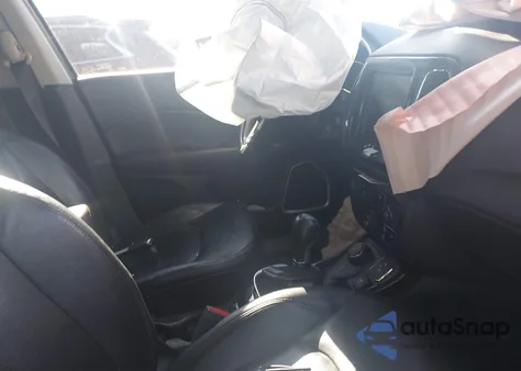 2018 Jeep Compass Limited 4X4 z USA, uszkodzony, nr VIN 3C4NJDCB6JT212042